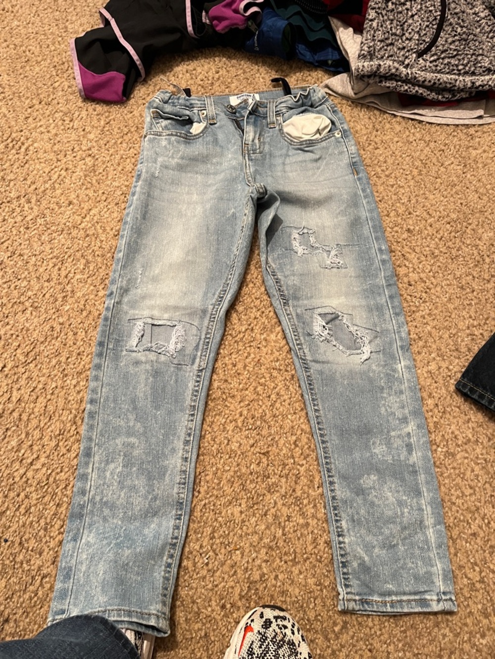 Boys Denizen size 8 Light Wash Distressed Skinny Jeans